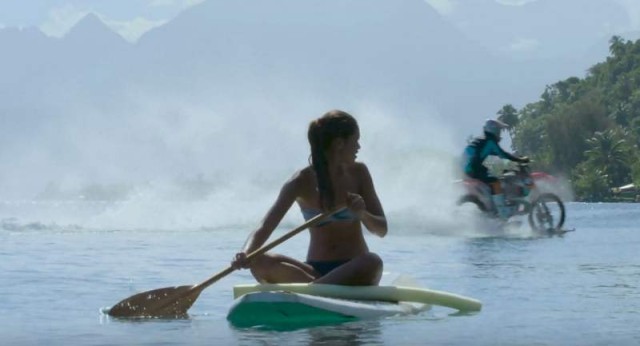 Surfing on a dirt bike! 2 Robbie Maddison rides his dirt bike and surfing (3)