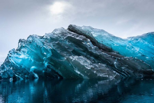 Iceberg Flipped Over in Antarctica (3)