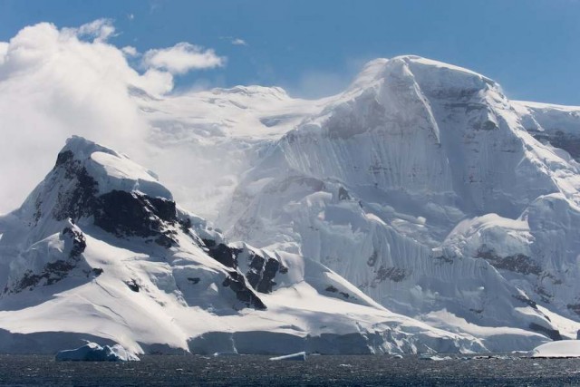 Iceberg Flipped Over in Antarctica (1)