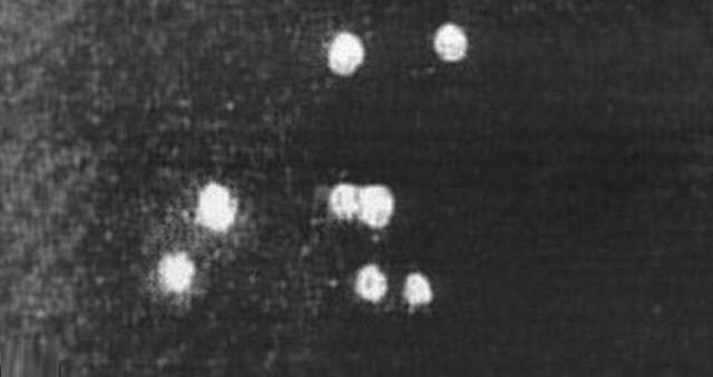 Nine UFOs over Mount Rainier, on 24 June 1947