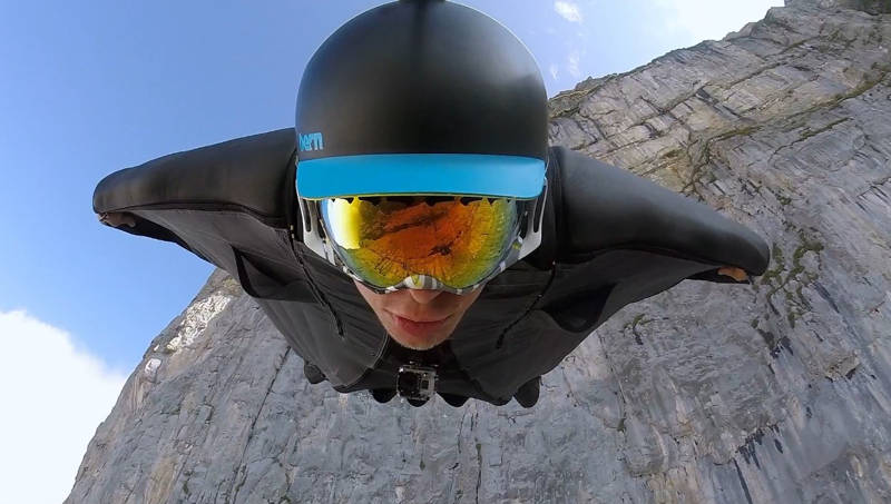 Flying with a wingsuit