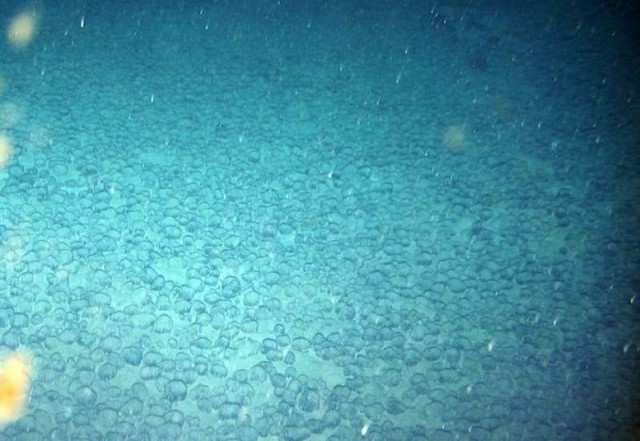  metal balls found on the ocean floor