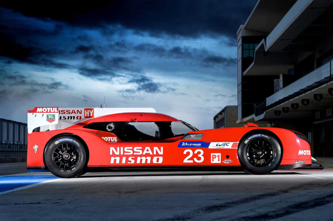 Nissan GT-R LM NISMO racing car (1)