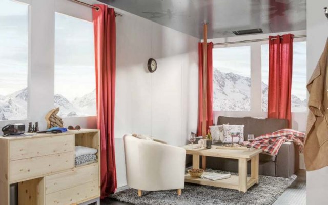 A room suspended above the French Alps (4)