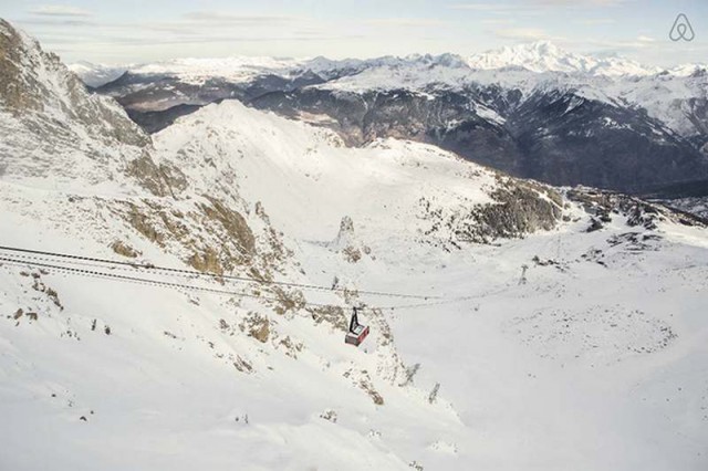A room suspended above the French Alps (2)