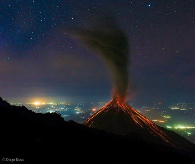 Volcan de Fuego erupts