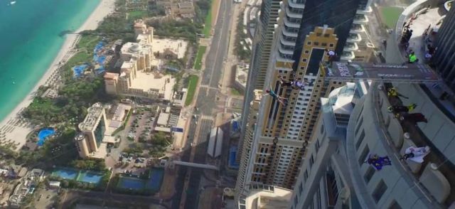 Base jumping in Dubai 3
