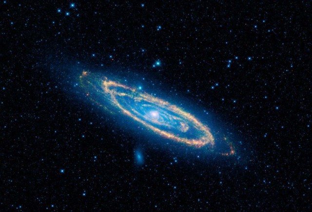 Mid-infrared emission from the Great Galaxy in Andromeda