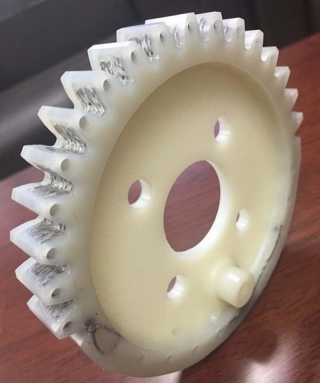 Plastic Gear reinforced with Carbon Fiber 2