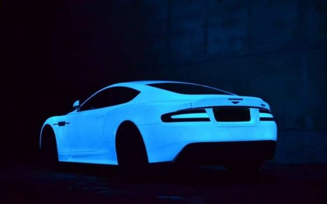 Aston Martin DBS in glow paint (4)