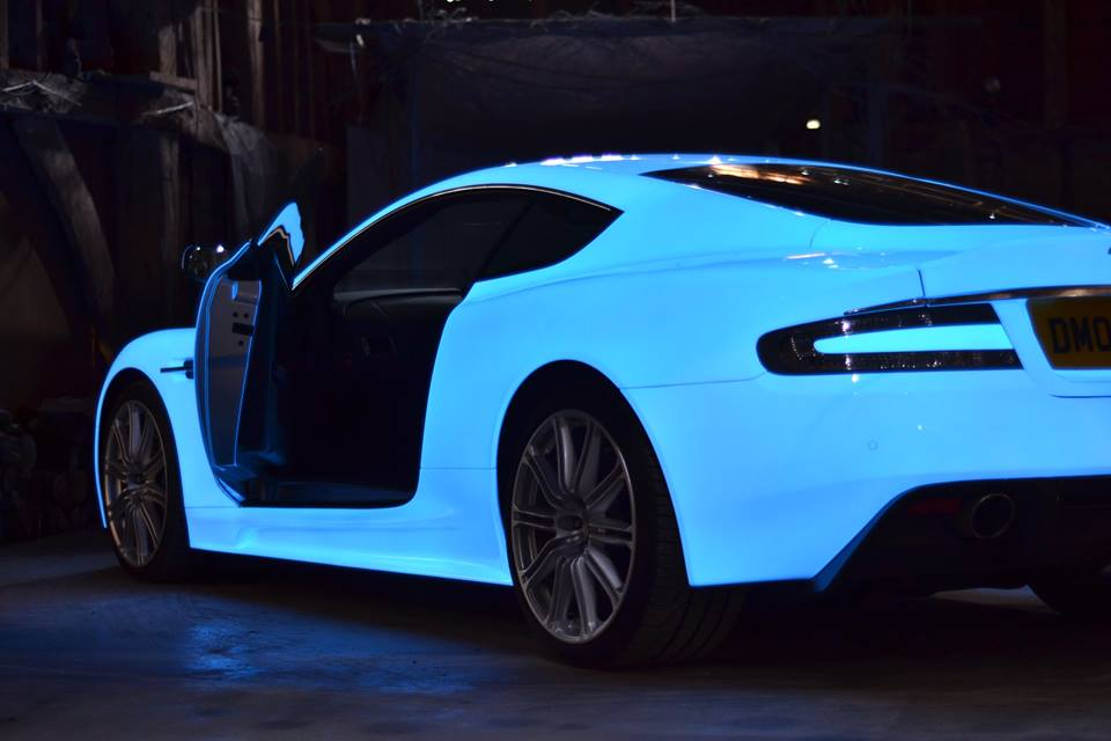 Aston Martin DBS in glow paint (1)