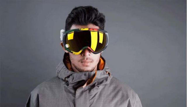 GogglePal universal heads-up display to snow goggles (3)