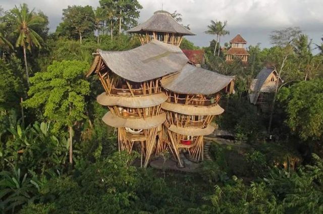 Bamboo houses in Indonesia (2)