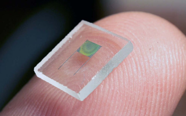 Holographic 3D lithium-ion microbattery