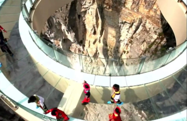 Glass Skywalk in China