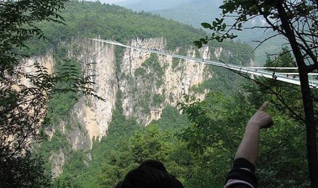 Glass Bridge in Zhangjiajie Grand Canyon (1)