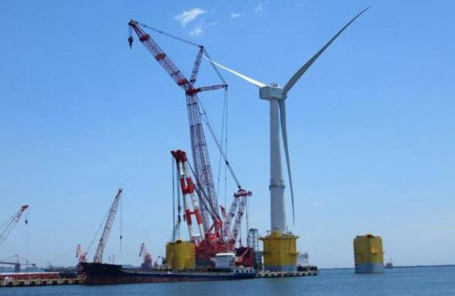 Floating wind turbine in Fukushima