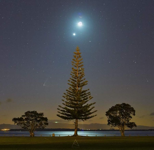 Comet PanSTARRS, Moon and Venus 