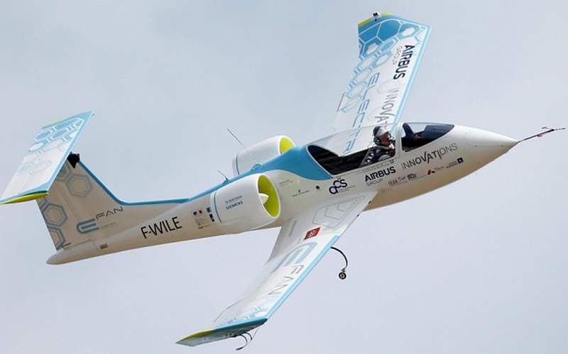 Electric planes made history by flying over the English Channel (6)