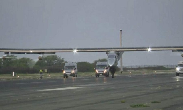 Solar Impulse Record-Breaking Solo Flight to Hawaii (4)