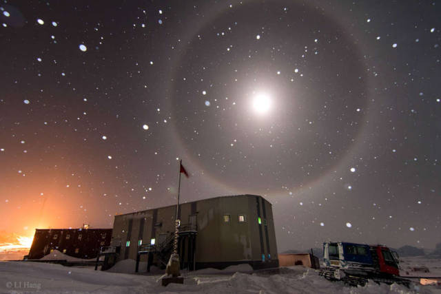 Blue Moon Halo in Antarctica 
