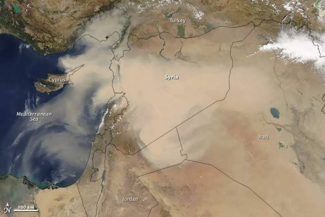 Dust Storm sweeps across populated areas in Middle East 