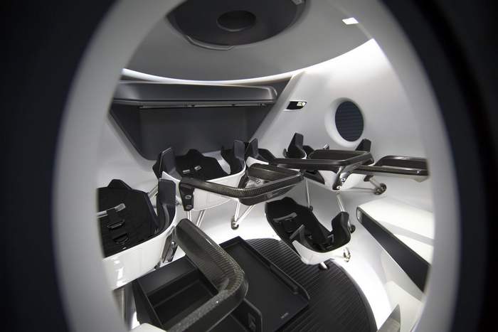 SpaceX Dragon's interior (5)