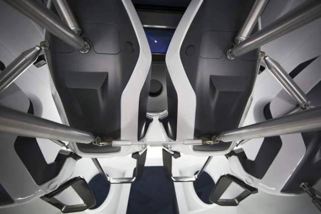 SpaceX Dragon's interior (3)
