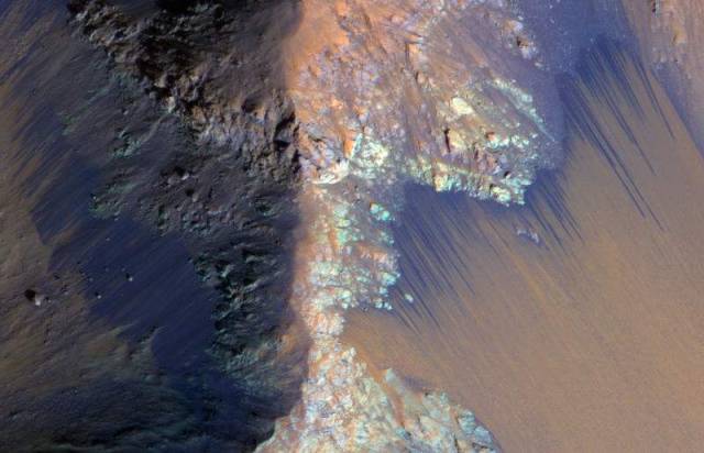 RSL in Coprates Chasma.