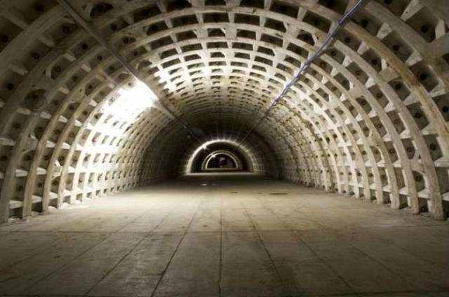 Largest Subterranean Hydroponic Farm in London (2)