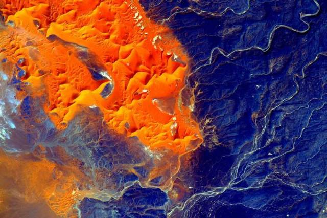 the raw beauty of the Sahara desert from space