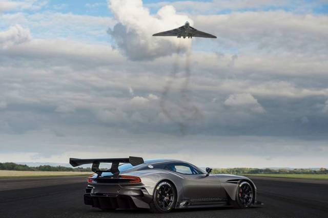 Aston Martin Vulcan and Vulcan XH558 Bomber (1)