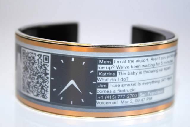 Eyecatcher- smart wearable display