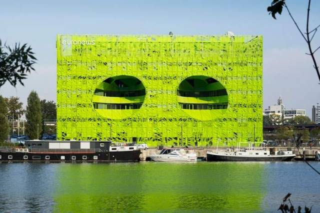 Green cube building for Euronews' HQ 