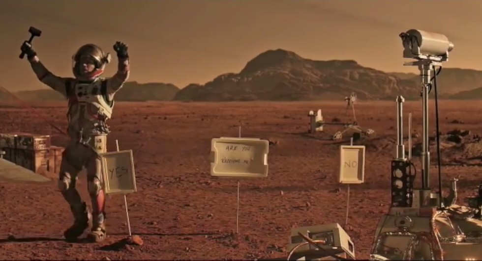 https://wordlesstech.com/wp-content/uploads/2015/10/Science-Vs-Cinema-The-Martian-1.jpg