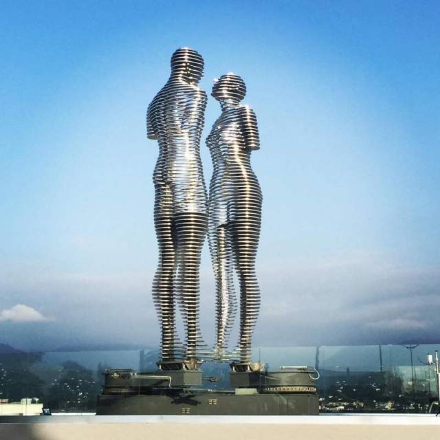 The Moving Statues of Love