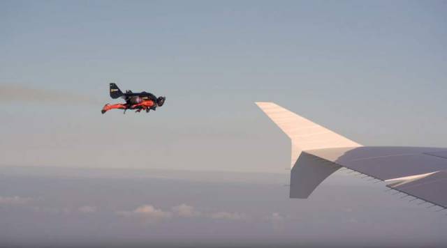 Jetmen Fly with an Airbus A380 (4)