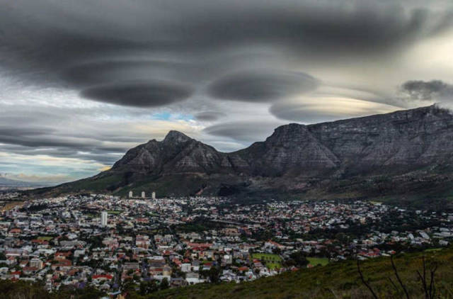 'UFO Clouds' over Cape Town