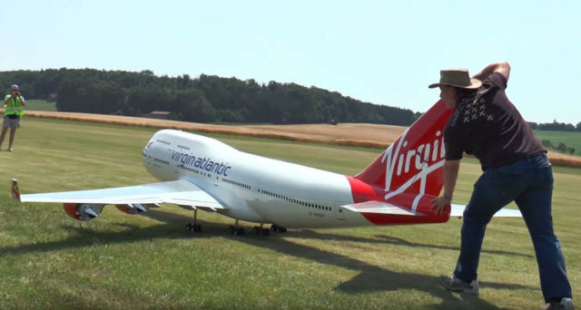 Boeing 747 detailed giant RC Model 