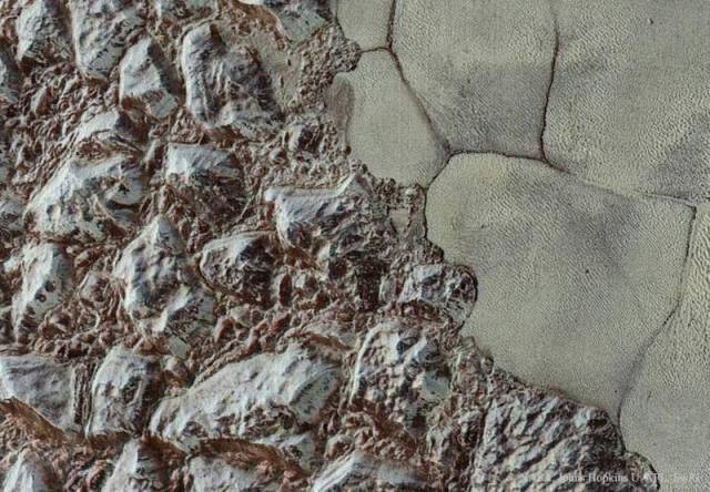 New amazing images from Pluto's surface (5)