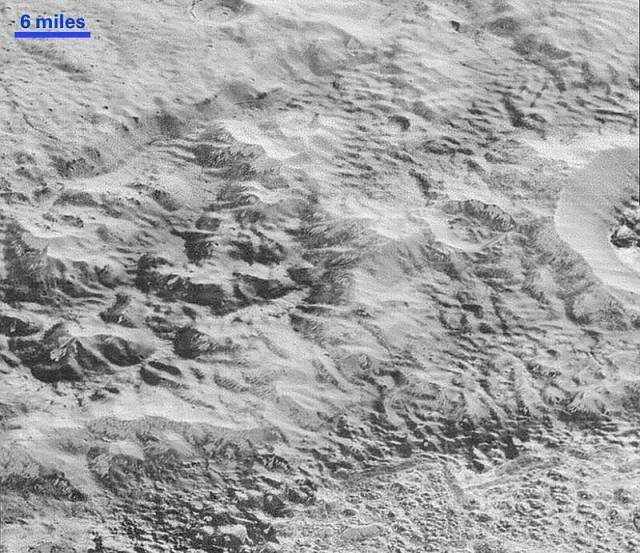 New amazing images from Pluto's surface (4)