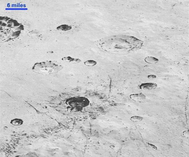 New amazing images from Pluto's surface (3)