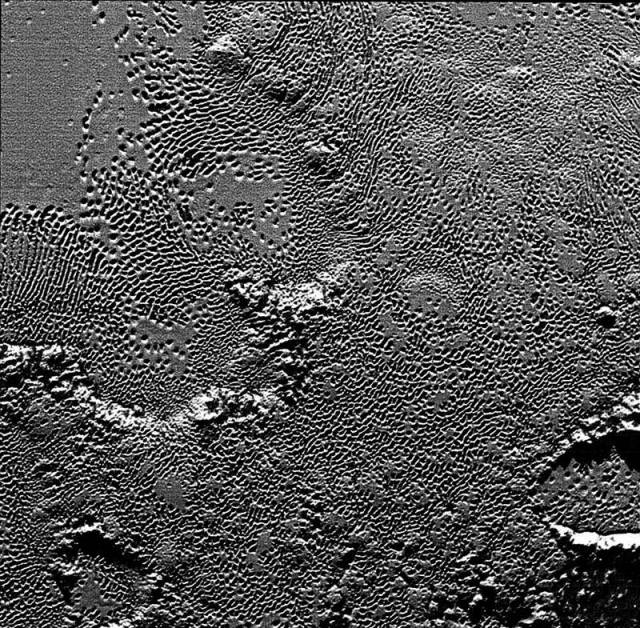 New amazing images from Pluto's surface (2)