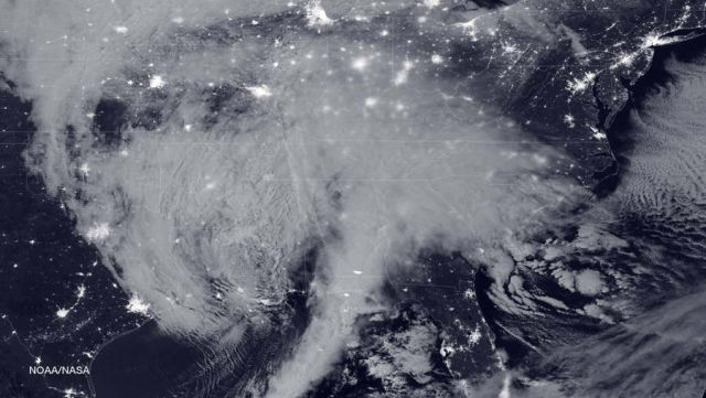 Blizzard approaching the U.S. East Coast 