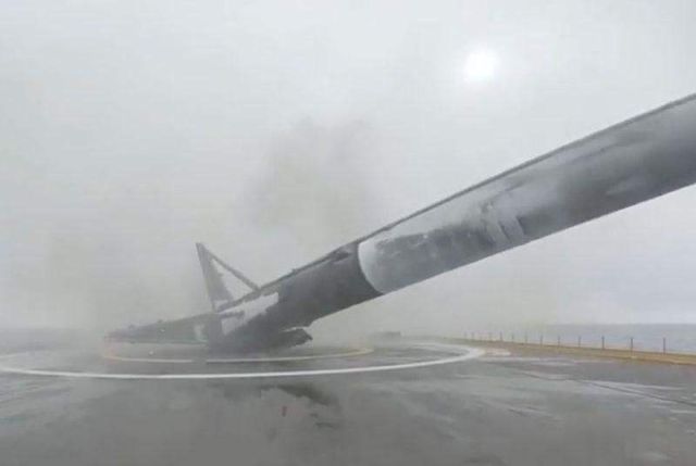 SpaceX rocket explodes during landing- video