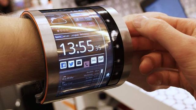 Flexible 4.7-inch organic LCD smartwatch 