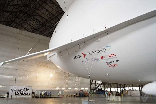 Airlander 10 world's biggest aircraft (3)