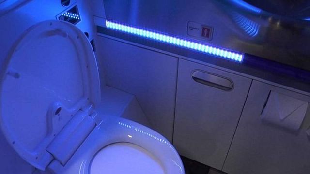 Boeing’s new UV light self-cleaning bathroom 