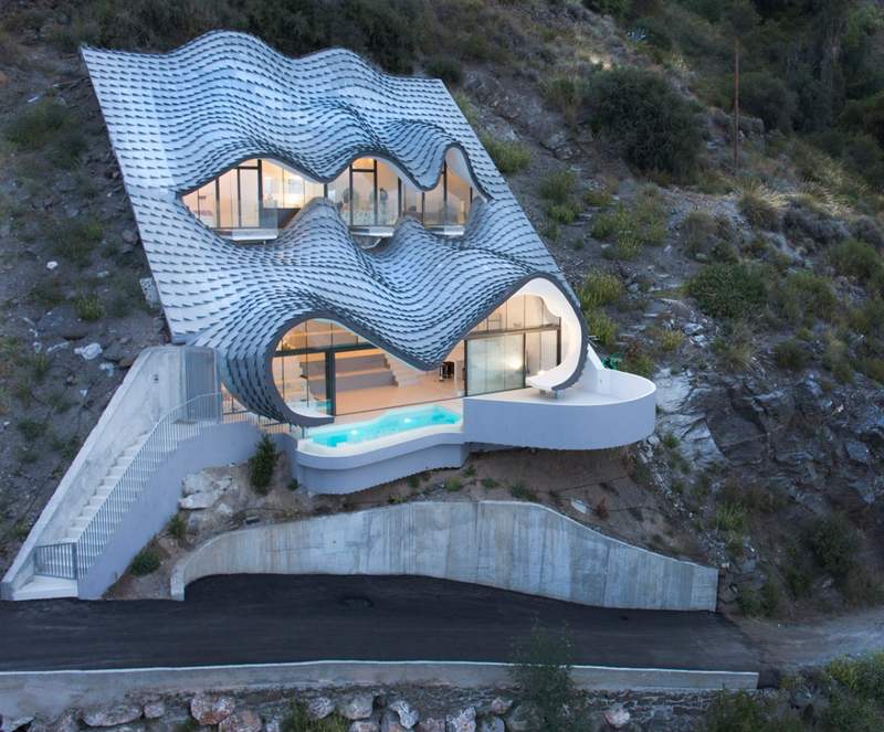 Residence with a wavy zinc-covered roof in Granada province, in Spain (8)