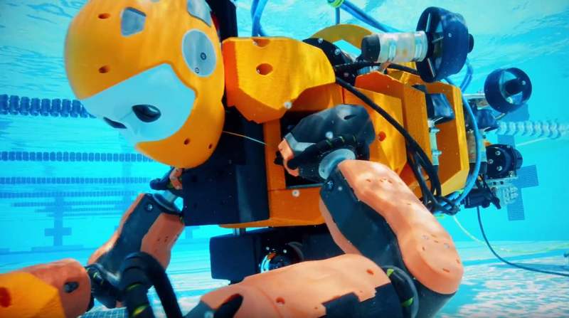 Humanoid Robot Diver (4)